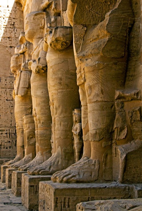 6427-Amun-Tempel-Figurenrei